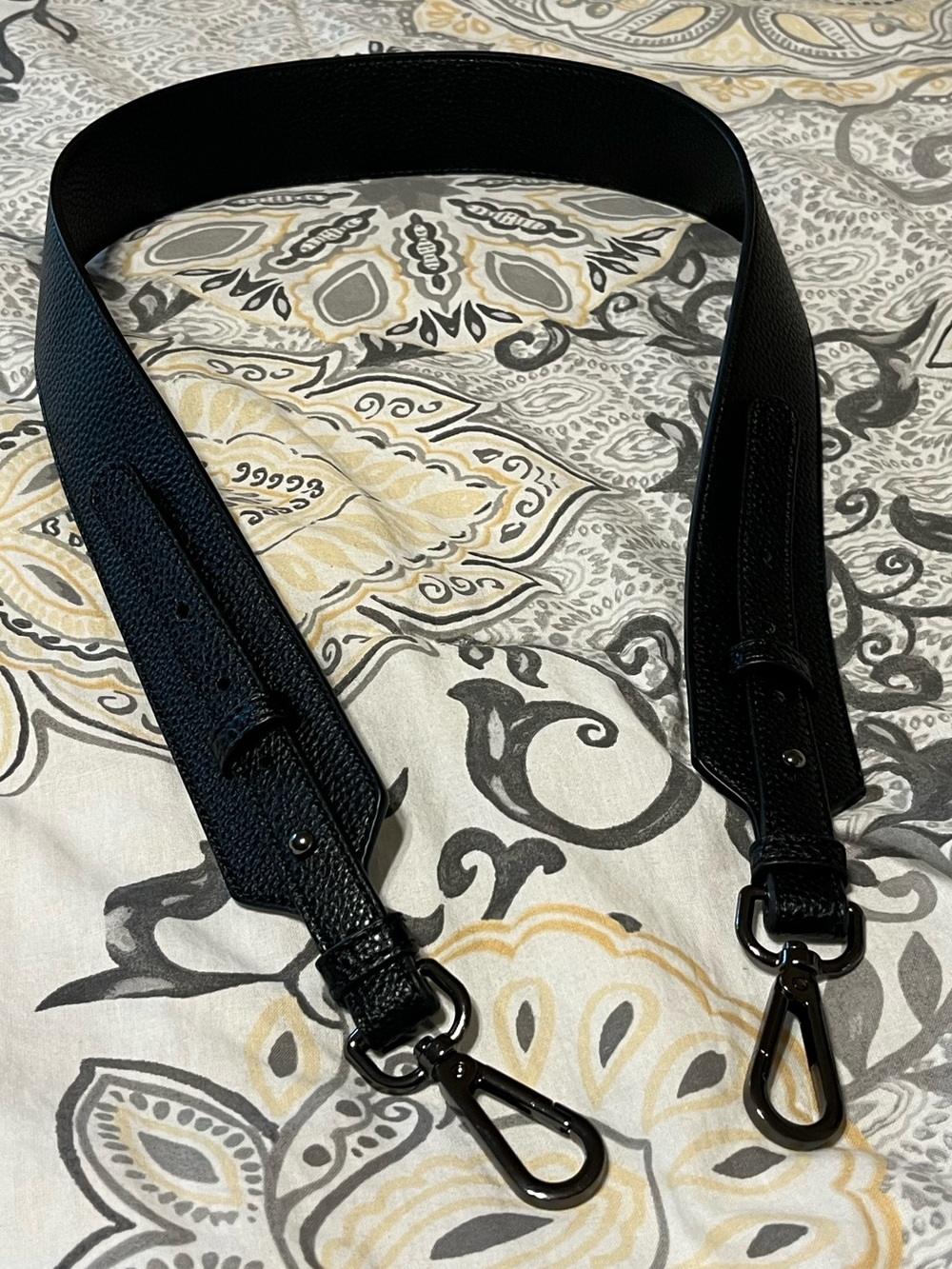 Faux Grain Leather Adjustable Purse Strap with Gun Black Clasps - EUC